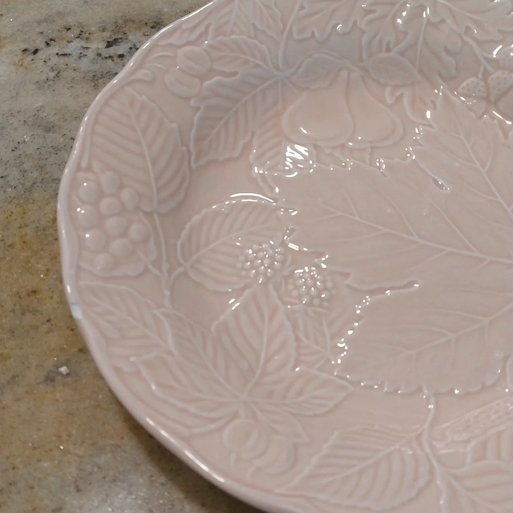 Vintage Nikko Woodbury peach/ pink majolica plate 8